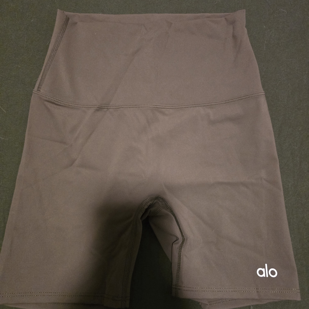 ALO Yoga Women's Green Bike Shorts